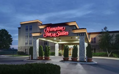 Photo 2 - Hampton Inn & Suites Chicago/Aurora