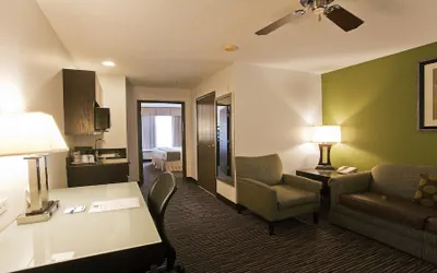 Photo 3 - Holiday Inn Express & Suites Chicago-Deerfield/Lincolnshire by IHG