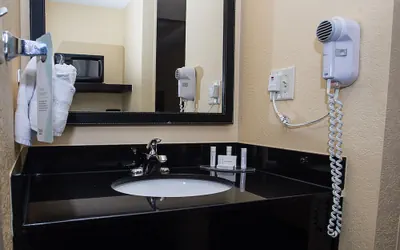 Photo 4 - Fairfield Inn & Suites by Marriott Boston Milford