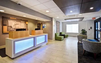Holiday Inn Express Newport North - Middletown by IHG