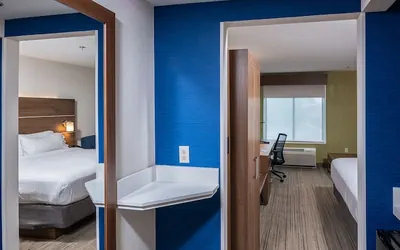 Photo 4 - Holiday Inn Express Newport North - Middletown by IHG