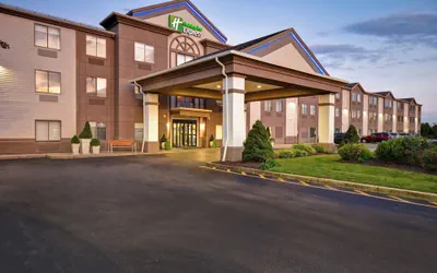 Photo 2 - Holiday Inn Express Newport North - Middletown by IHG