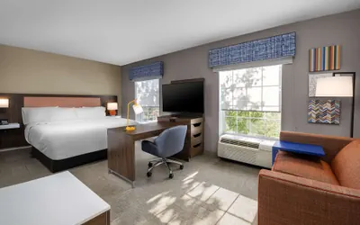 Photo 5 - Hampton Inn & Suites State College at Williamsburg Square