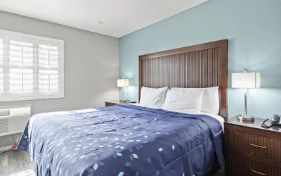 Photo 2 - Travelers Inn Medford