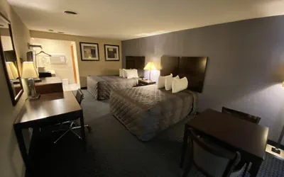 Photo 4 - Golden Hill Inn Danbury