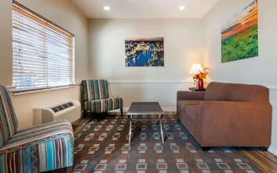 Photo 4 - Best Western Governors Inn & Suites