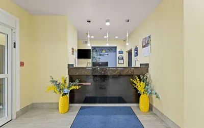 Photo 4 - Days Inn & Suites by Wyndham Euless DFW Airport South