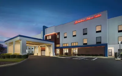 Photo 2 - Hampton Inn & Suites Birmingham-Pelham (I-65)