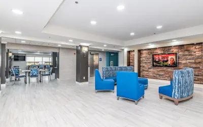 Photo 4 - Days Inn & Suites by Wyndham Prattville-Montgomery