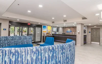 Photo 5 - Days Inn & Suites by Wyndham Prattville-Montgomery