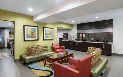 Photo 5 - La Quinta Inn & Suites by Wyndham Lebanon