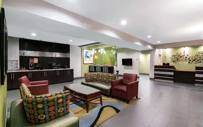 Photo 4 - La Quinta Inn & Suites by Wyndham Lebanon