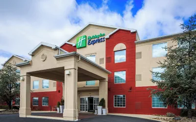 Photo 2 - Holiday Inn Express & Suites Reading by IHG