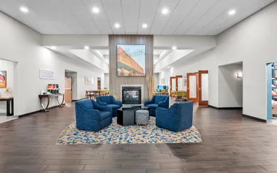 Photo 5 - Hampton Inn & Suites East Lansing/Okemos