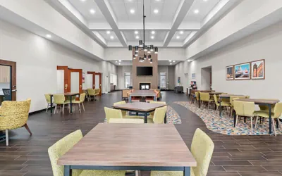 Photo 4 - Hampton Inn & Suites East Lansing/Okemos