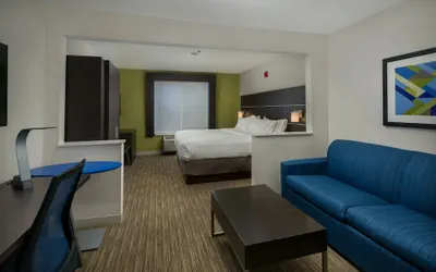 Photo 5 - Holiday Inn Express & Suites Lawrence by IHG
