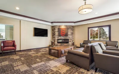 Photo 4 - Red Roof Inn & Suites Omaha - Council Bluffs