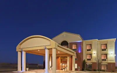 Holiday Inn Express & Suites Plainview by IHG