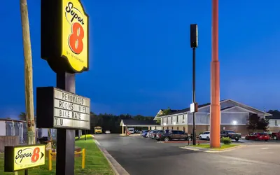 Photo 2 - Super 8 by Wyndham Harrison AR
