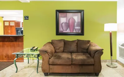 Photo 5 - Super 8 by Wyndham Harlingen TX