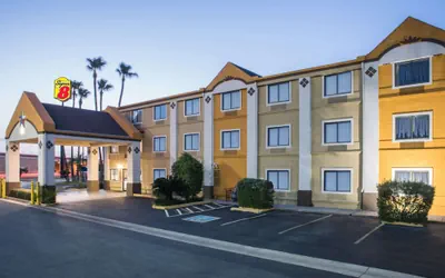 Photo 2 - Super 8 by Wyndham Harlingen TX