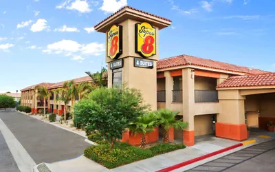 Photo 2 - Super 8 by Wyndham Indio