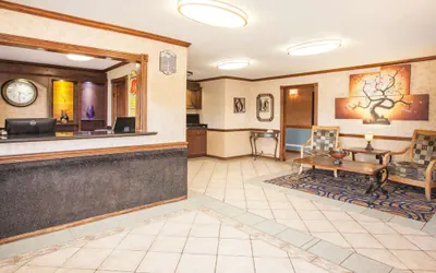Photo 4 - Super 8 by Wyndham Van Buren/Ft. Smith Area