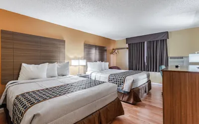 Photo 2 - Rodeway Inn Farmington