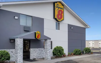 Photo 2 - Super 8 by Wyndham Merrillville