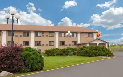 Photo 2 - Super 8 by Wyndham Clear Lake