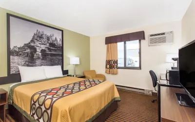 Photo 2 - Super 8 by Wyndham Eau Claire I-94