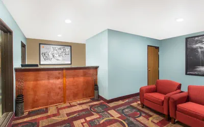 Photo 3 - Super 8 by Wyndham Eau Claire I-94