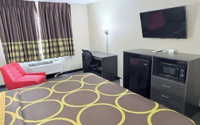 Photo 5 - Super 8 by Wyndham Fond Du Lac