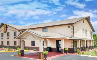 Photo 2 - Super 8 by Wyndham Warrensburg