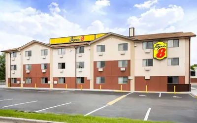 Photo 2 - Super 8 by Wyndham Chester/Richmond Area