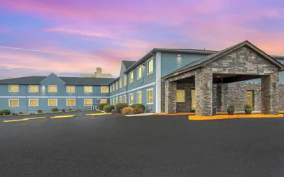 Photo 2 - Super 8 by Wyndham Somerset