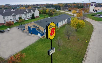 Photo 2 - Super 8 by Wyndham Rockford I-90/Casino District