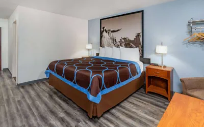 Photo 5 - Super 8 by Wyndham Clayton