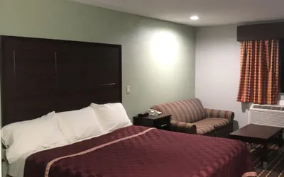 Photo 4 - Texas Inn & Suites