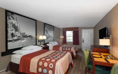 Photo 5 - Super 8 by Wyndham Bradenton Sarasota Area