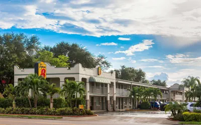 Photo 2 - Super 8 by Wyndham Bradenton Sarasota Area