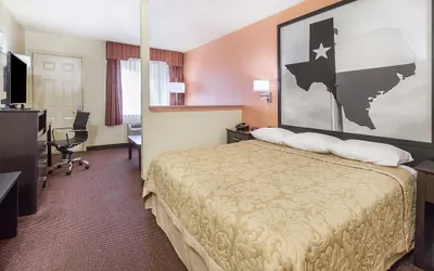 Photo 4 - Premier Inn Palestine