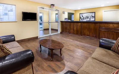 Photo 3 - Premier Inn Palestine