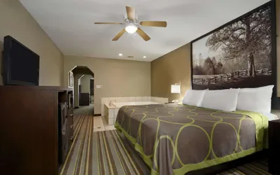 Photo 4 - Super 8 by Wyndham Tupelo Airport