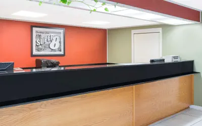 Photo 2 - Super 8 by Wyndham Dothan