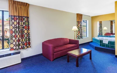 Photo 5 - Super 8 by Wyndham Morristown/South