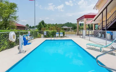 Photo 2 - Super 8 by Wyndham Cleveland