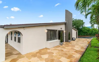 Super 8 by Wyndham Lantana West Palm Beach