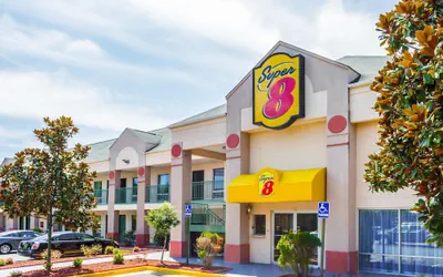 Photo 2 - Super 8 by Wyndham Stafford