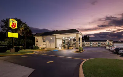 Photo 2 - Super 8 by Wyndham Columbia